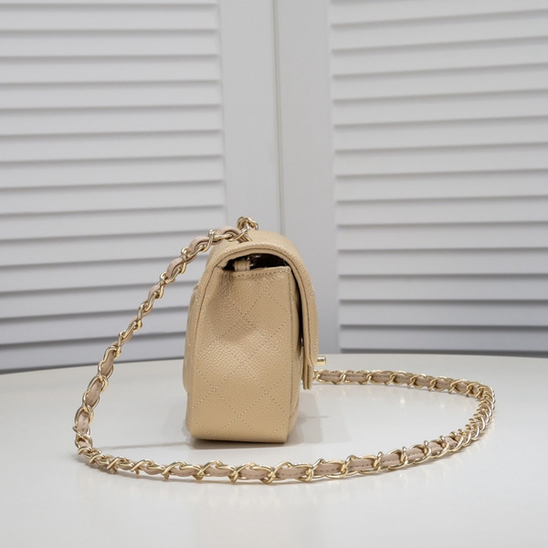 シャネルバッグ背面デザイン